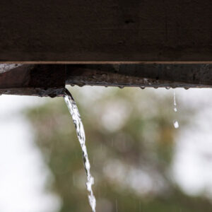 crack in gutters